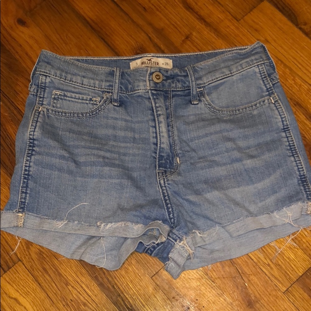High waisted Hollister Jean Shorts. Size 3